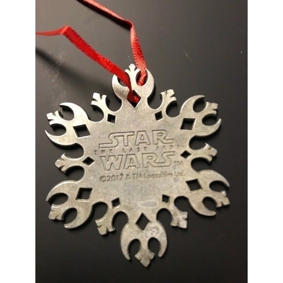 The Last Jedi commemorative ornament & opening night ticket in acrylic case 2017 - Picture 2 of 13
